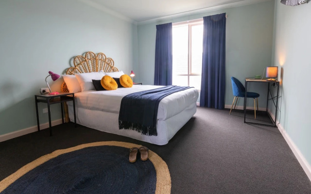 Roamer St Kilda (formerly Selina St Kilda)