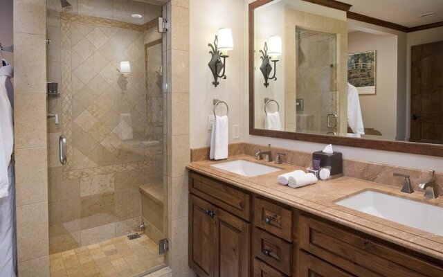 Luxury 2 Bedroom Residence in Lionshead Village