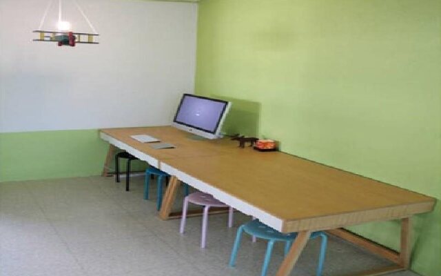 Dustin Guesthouse - Hostel