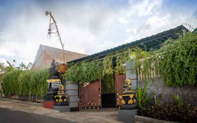 Penida Krusty Hill by ecommerceloka