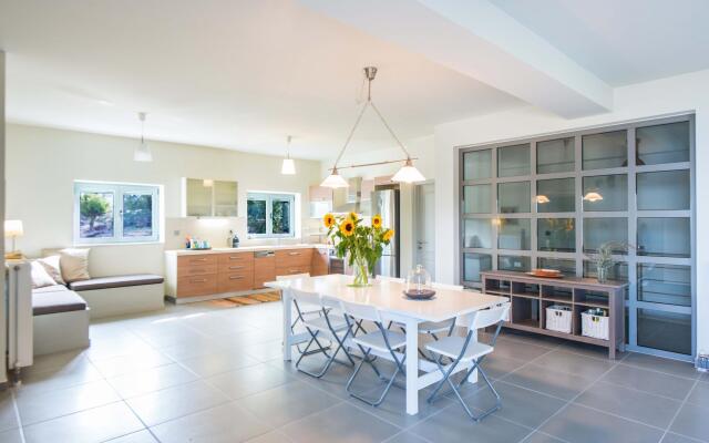 VILLA SERENIS | mountain & sea @ 1,5hr from Athens