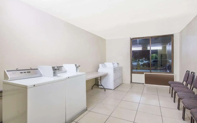 Days Hotel Oakland Airport-Coliseum