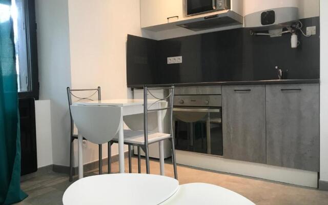 Superbe studio entièrement refait a neuf