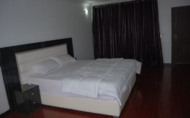 Kings Court Apartment