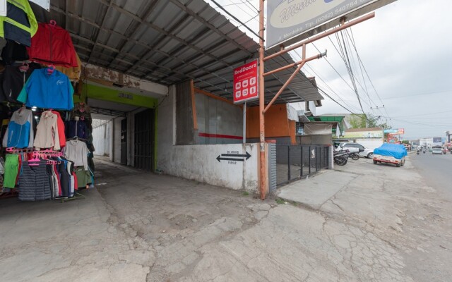 RedDoorz @ Merdeka Street Garut