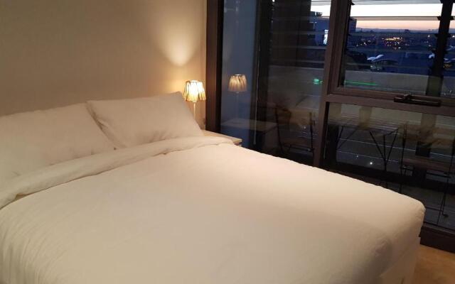 2BEDS Melbourne Central|Crown Casino|Colin|S Cross