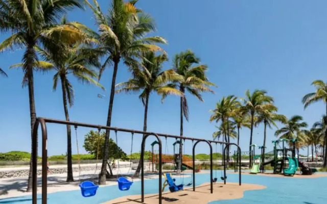 Carlyle Hotel Ocean Dr South Beach 2 Bedroom Luxury Apartment