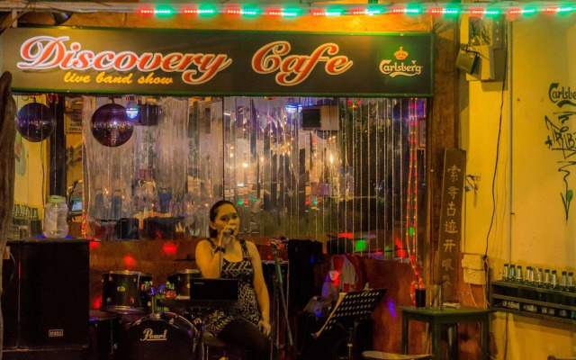 Discovery Cafe and Guesthouse