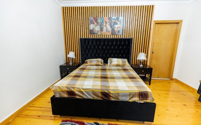 Oak Orchid Opulent 2 BR Apartment with Walk-in Closet