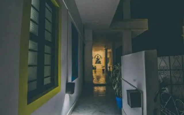 HosteLaVie Varanasi