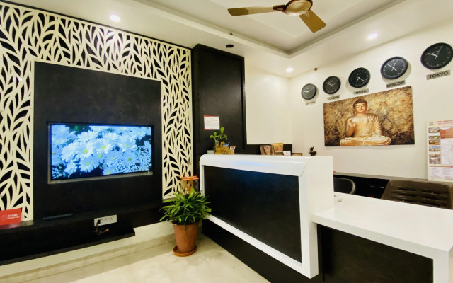 OYO 24106 Shri Raj Laxmi Palace