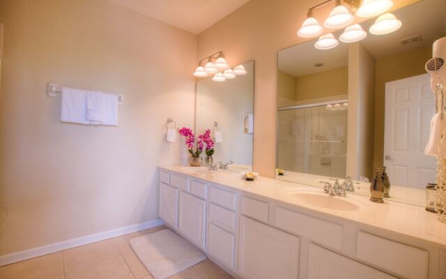 Vista Cay Resort by Casiola Vacation Homes