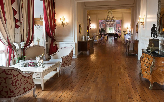 Pavillon Henri IV Hotel Restaurant Gastronomique Terrasse