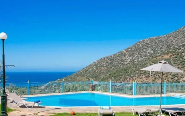 Luxurious Villa Kardi a Small Paradise