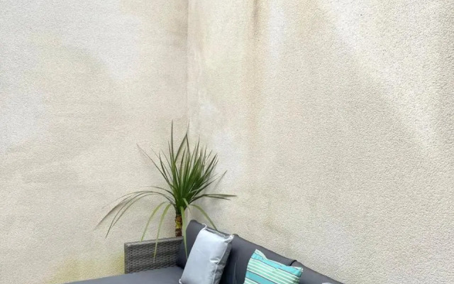 Luna Beach - Luxury Carbis Bay Apartment + Parking