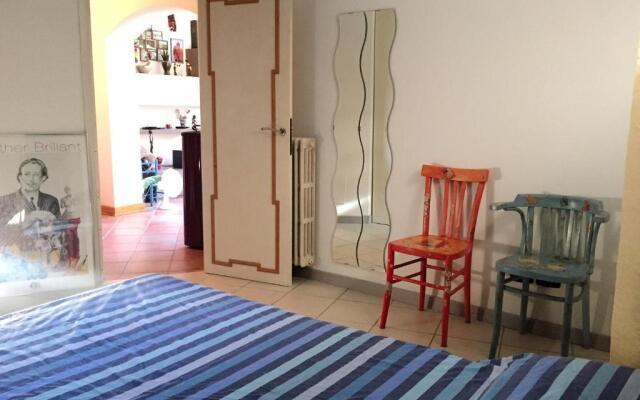 Appartamento con veranda, giardino e piscina