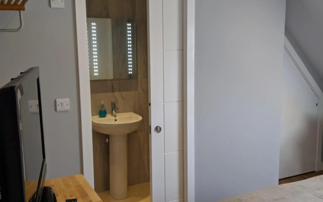 Falcon Crest Guest House