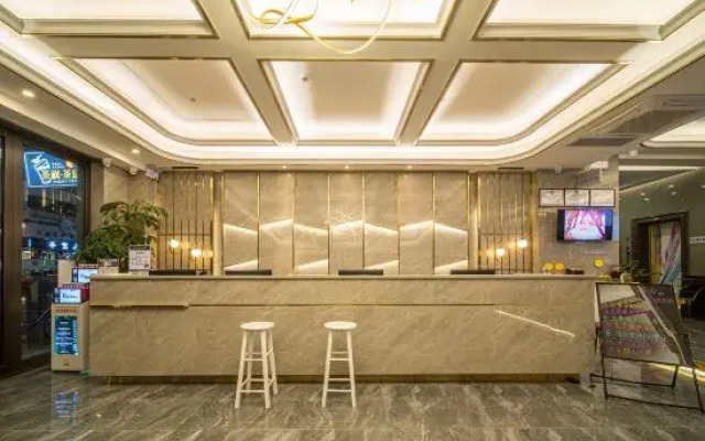 Yuefeng Hotel (Maoming Dianbai West Lake Park)