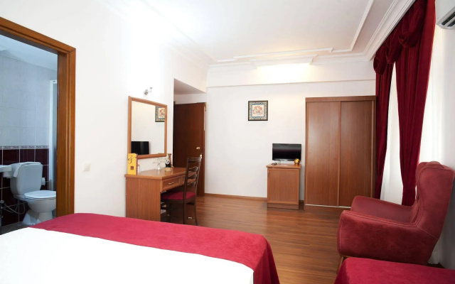 Triana Hotel