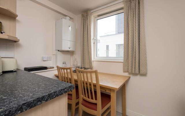 Central 2 Bedroom Apt W Parking Close To Royal Mile