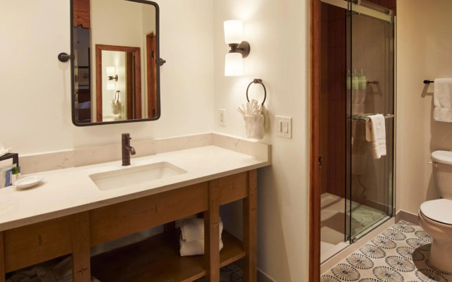 Piñon Court By La Fonda