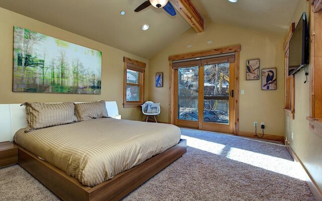 Walk to Main Street by Casago