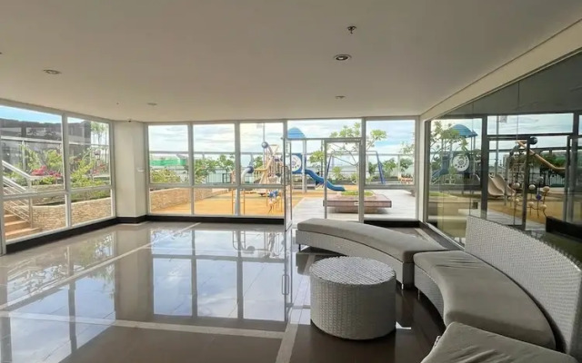 8 Newtown Boulevard
