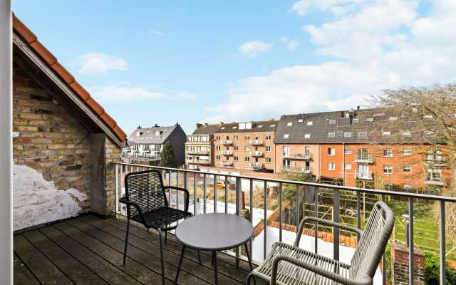 Spacious House With 3 Terraces