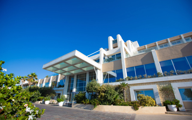 Salini Resort