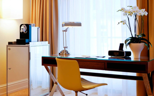 Renaissance Lucerne Hotel