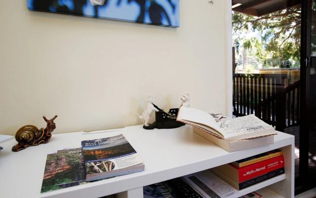 Tullys Hut - Walk to Hikes, Waterfalls, Views