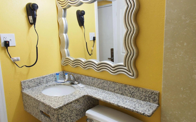 Seashire Inn & Suites