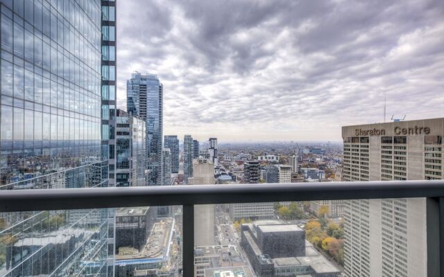 Trendy 2Br Condo In King East Great View