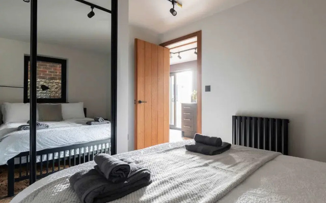 Modern 2-bed Cabin Near West Wittering Beach