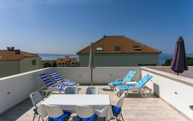Apartment with terrace and free parking - Beach nearby