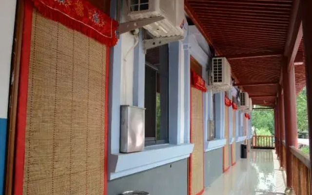 Baiyangdian Water Town Inn