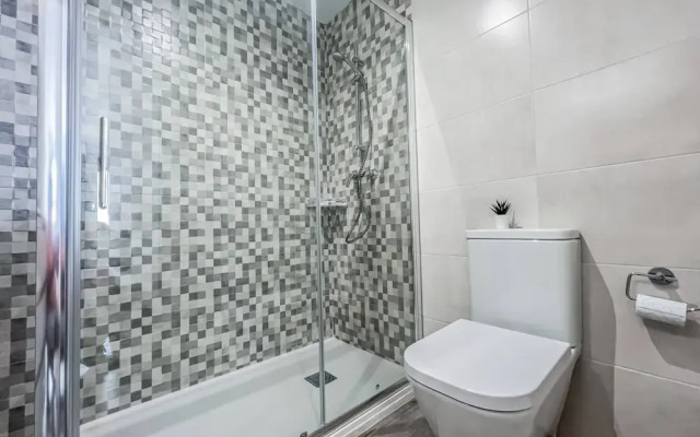 Modern Two Bedroom Apartment With Pool