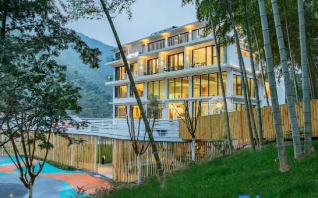 Yaojia｜Township see cloud bamboo Valley river hot spring guest house