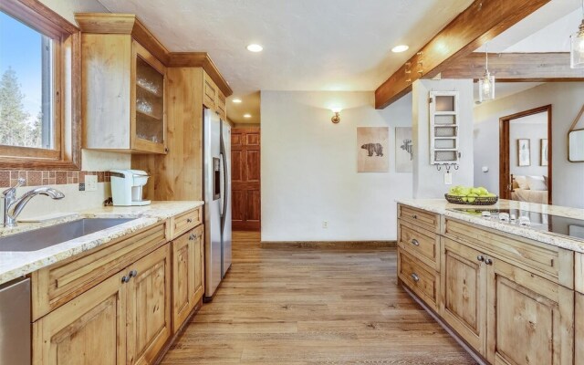 Calderon De La Breck 5 Bedroom Home by Redawning