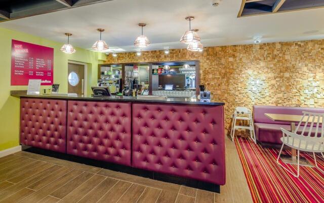 Veeve - Kensington Chic