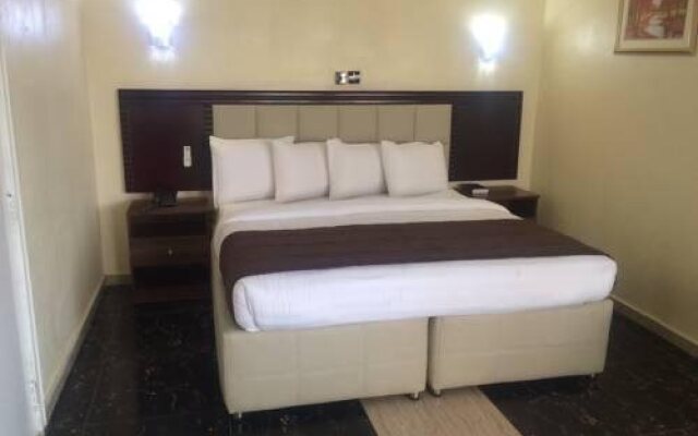 Max Royal Hotel & Suites