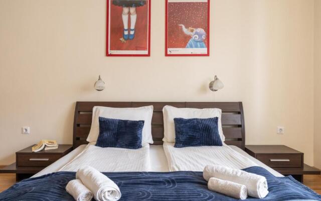 Sofia Day and Night Apartment