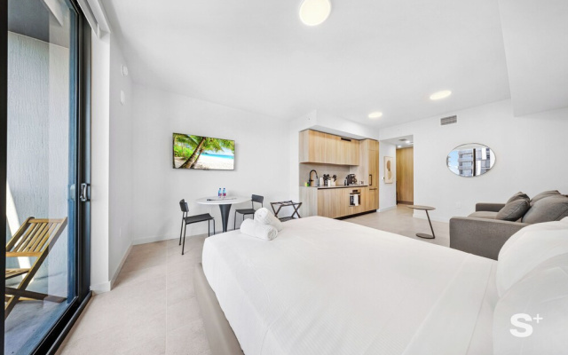 Cozy & Spacious Studio - City Views