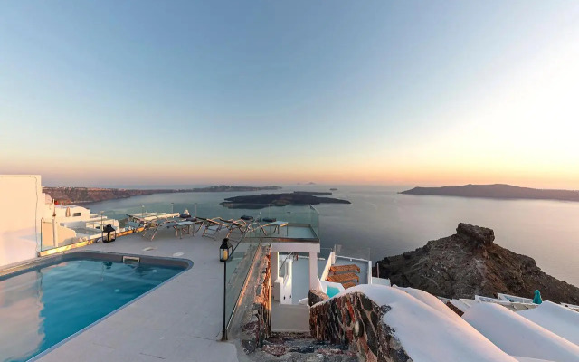 Pearl on the Cliff Hotel & Suites