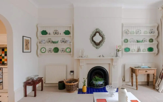 Traditional 2 Bed Apartment, Notting Hill