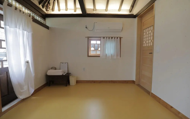 BongHwangJae Hanok
