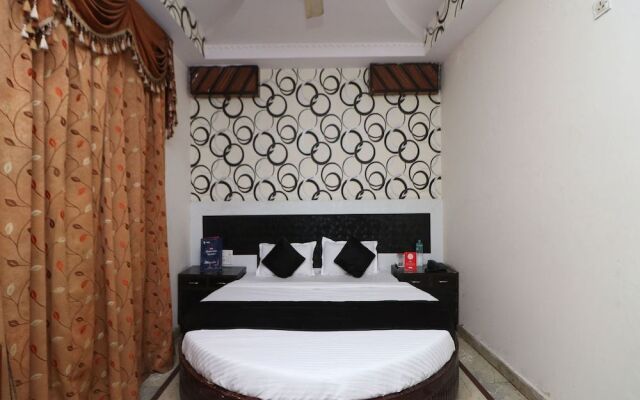 OYO 11603 President Inn