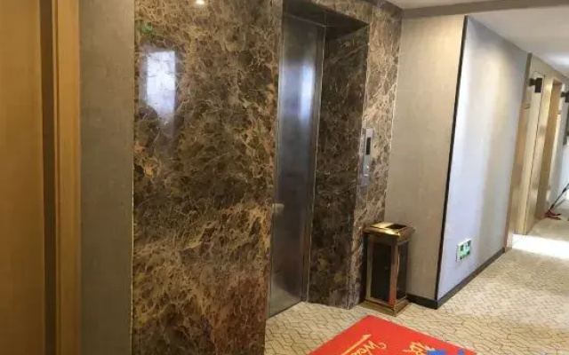 Q8 Hotel