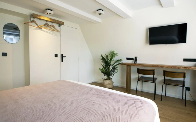 Quentin Hotel Golden Bear