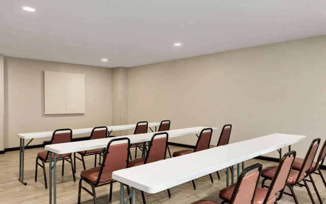 Days Inn by Wyndham Hillsboro